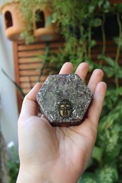 Orgonite Hexagonal Buda com Quartzo Rosa e Cristal