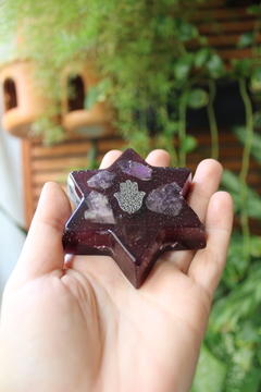 Orgonite Estrela Mão de Hamsa com Ametista e Quartzo Rosa