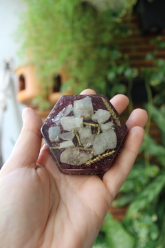 Orgonite Hexagonal com Cianita Azul e Cristal