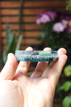 Orgonite Hexagonal Xamã com Cianita Azul, Quartzo Verde e Cristal