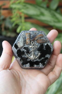 Orgonite Hexagonal Âncora com Turmalina Negra