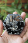 Orgonite Hexagonal Âncora com Turmalina Negra