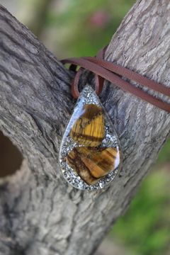 Orgonite Pingente com Olho de Tigre