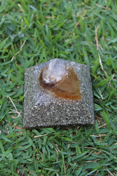 Orgonite Pirâmide Pequena Espiritualidade, Vitalidade e Concentração