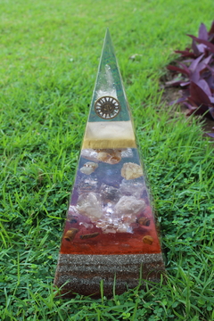 Orgonite Pirâmide Núbian Solar Prosperidade