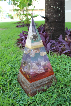 Orgonite Pirâmide Núbian Solar Prosperidade