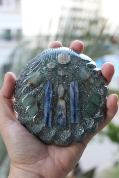 Orgonite Concha Calmaria e Paz Cianita azul e Água Marinha