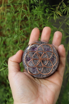 Orgonite Granada Sagrada Coragem e Espiritualidade com Ametista e Cristal