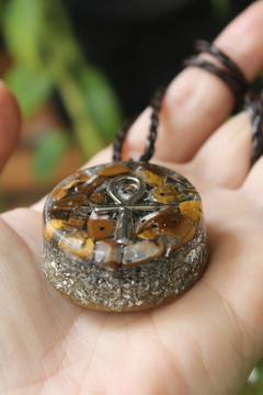 Orgonite Pingente Ankh com Olho de TIgre