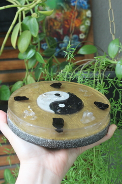 Orgonite Mandala Yin Yang com Cristal e Turmalina