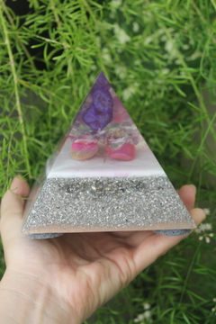 Orgonite Pirâmide Segurança e Amor