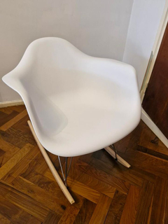 Sillón Mecedor Eames Sin Uso en internet