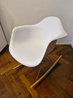 Sillón Mecedor Eames Sin Uso - comprar online