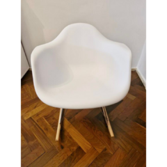 Sillón Mecedor Eames Sin Uso