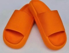 sandalias de goma naranja