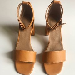 Sandalias taco cuadrado suela claro - comprar online