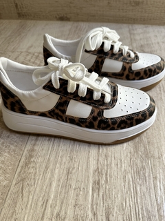 Zapatillas blancas con detalles animal print - Felipa Calzados