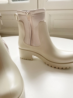 Botas de goma y neoprene con cierre colo hueso - comprar online