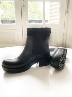 Botas de goma y neoprene con cierre color negro - Felipa Calzados