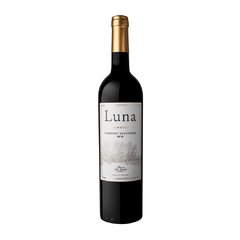 Botella con fondo blanco de vino Luna Cabernet