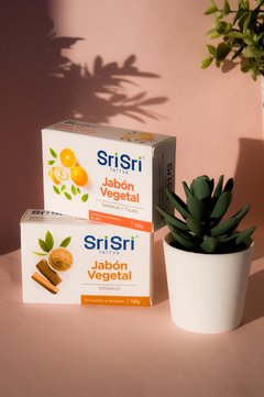 JABON 100% VEGETAL DE NARANJA Y TULASI SRISRI 100 GR - comprar online