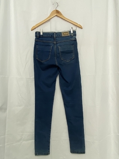 CALÇA JEANS SKINNI (38) - Pimenta Cereja Brechó