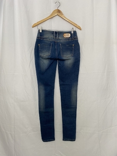 CALÇA JEANS SKINNY (36) - Pimenta Cereja Brechó