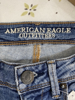 CALÇA JEANS DESTROYED SKINNY AMERICAN EAGLE (38) - loja online