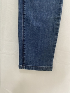 CALÇA JEANS BOTÕES SUPER ALTA SKINNY AMARO (38) na internet