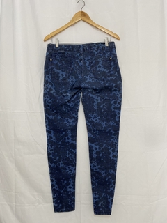 CALÇA JEANS CAMUFLADA SKINNY C&A (38) - Pimenta Cereja Brechó