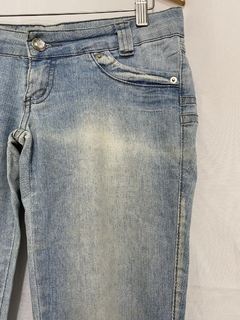 CALÇA JEANS RETA BÁSICA CINTURA BAIXA (38) - comprar online