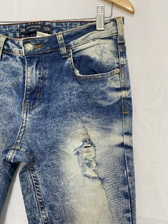 CALÇA JEANS SKINNY DESTROYED (38) - comprar online