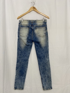 CALÇA JEANS SKINNY DESTROYED (38) - Pimenta Cereja Brechó