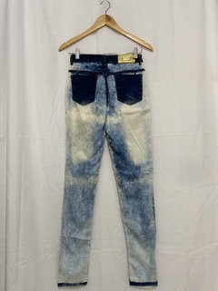 CALÇA JEANS LAVADO SKINNY (38) - Pimenta Cereja Brechó