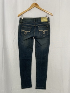 CALÇA JEANS SKINNY BÁSICA (38) - Pimenta Cereja Brechó