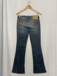 CALÇA JEANS FLARE EQUUS (36) - Pimenta Cereja Brechó