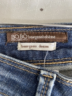 CALÇA JEANS FLARE DESTROYED BOBÔ (34) - Pimenta Cereja Brechó