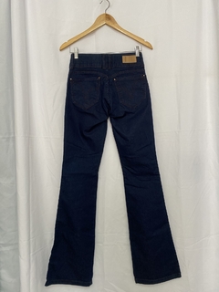 CALÇA JEANS FLARE (38) NOVA - Pimenta Cereja Brechó