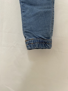 CALÇA JEANS COM ELÁSTICO (36) na internet