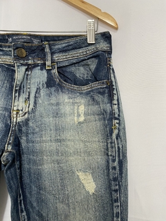 CALÇA JEANS RETA DESTROYED (38) - comprar online