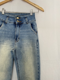 CALÇA JEANS FLARE (38) - comprar online