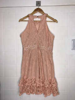 VESTIDO TRAPEZIO RENDA E PEROLAS (M) - Pimenta Cereja Brechó