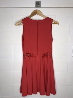 VESTIDO RENDA NA CINTURA (M) - Pimenta Cereja Brechó