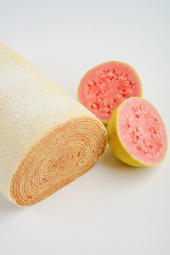 Bolo de Rolo 1Kg - Sabor Goiaba na internet