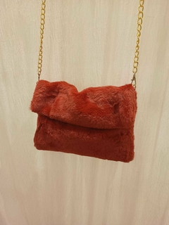 Cartera Peluche Imantada con Correa Extraible en internet