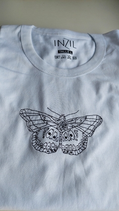 Remera bordada Harry's Butterfly - The Inzil Shop