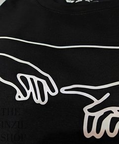 Remera Manos de Adan - The Inzil Shop