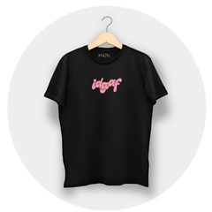 Remera bordada idgaf en internet