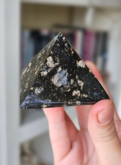 Piramide Serpentina negra -Grande- (Pieza K)