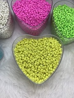 Miçanga Pequena 8/0 cor Amarelo, branca, verde, pink, vermelho, laranja, azul 20g - comprar online